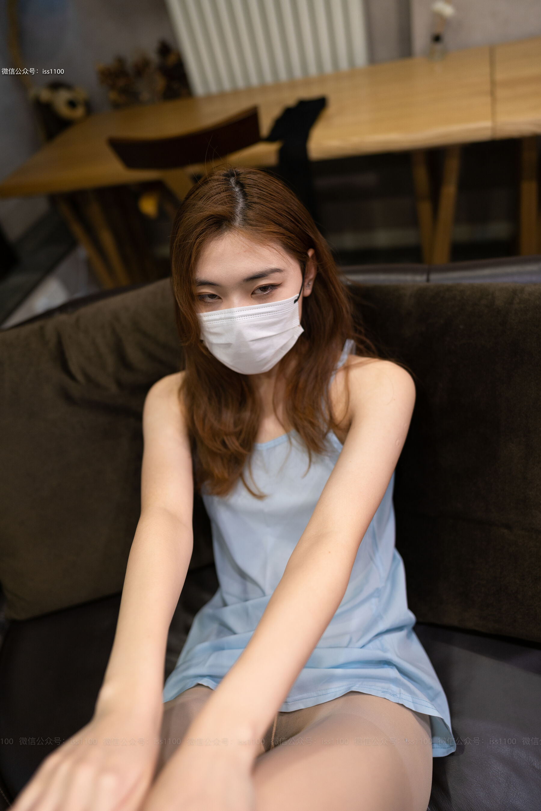 诗薇《蓝色吊带》