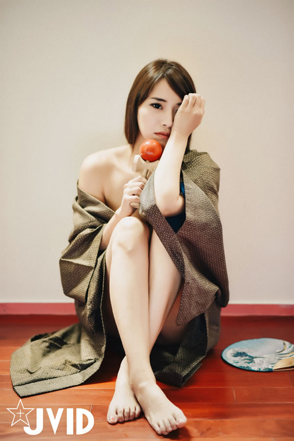 JVID女郎美巨乳乐乐玩场复古的小游戏吧