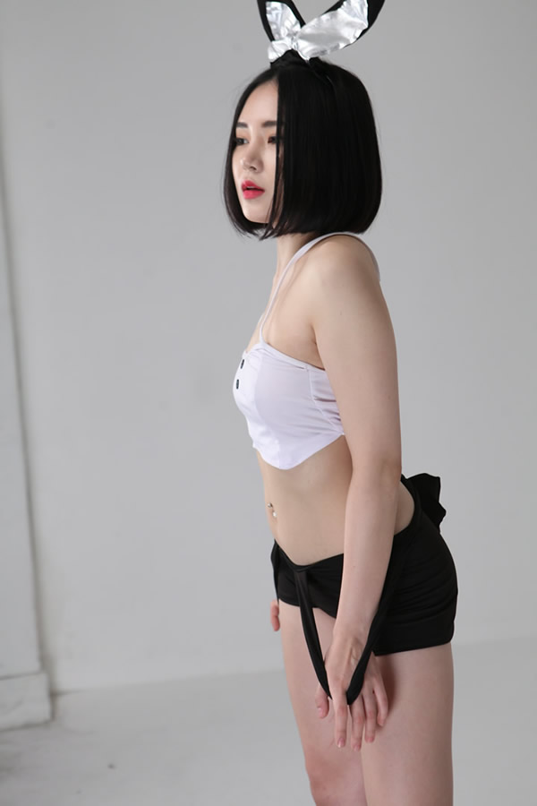 宅男福利之短发模特私拍无圣光人体写真套图