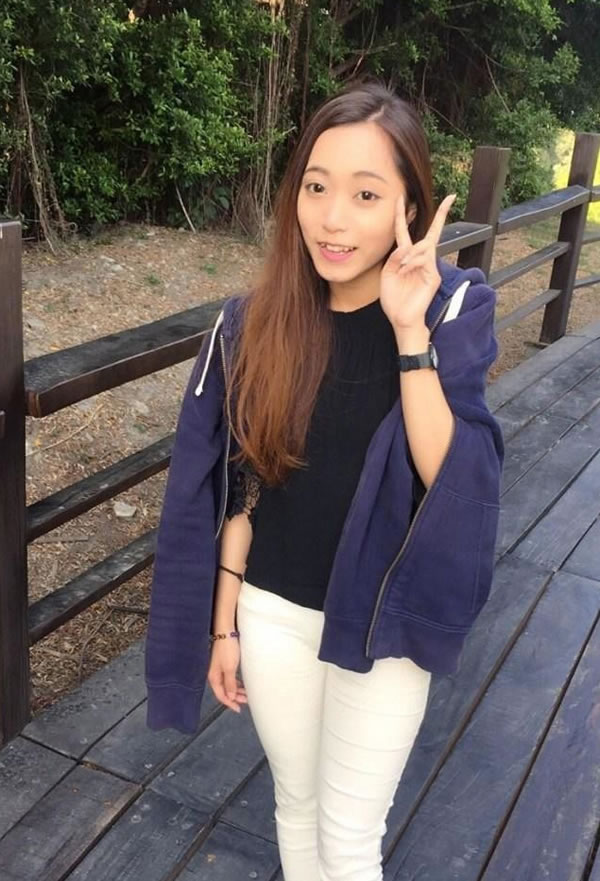 可爱小美女居家自拍无圣光人体套图3