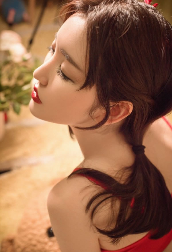 美女沈梦瑶化身小驯鹿丝带遮乳翘臀诱惑