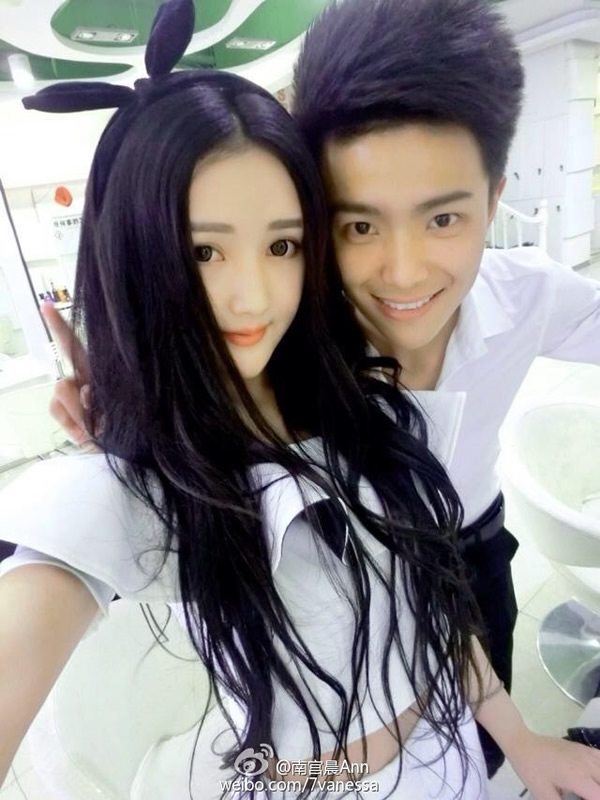 网红性感瓷娃娃南宫晨喷血私房写真