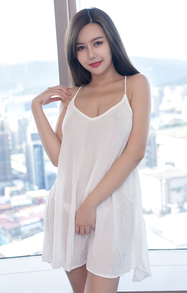 极品巨乳女神沈芯语景观高楼内脱光洗白白