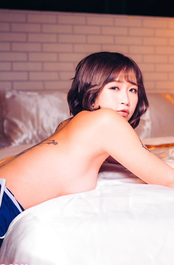 潘多拉铂金76刊俏皮的蓝色连体衣女孩2