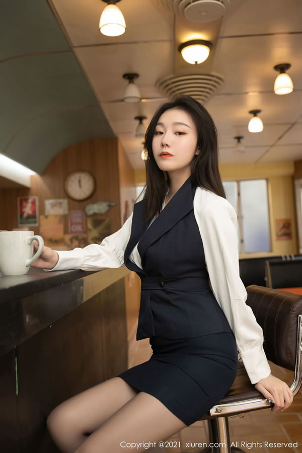 餐厅服务员安然Maleah的另一面千娇百媚