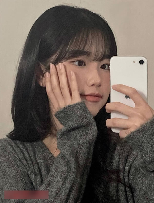 美女大学生大尺度人体全露私拍写真套图