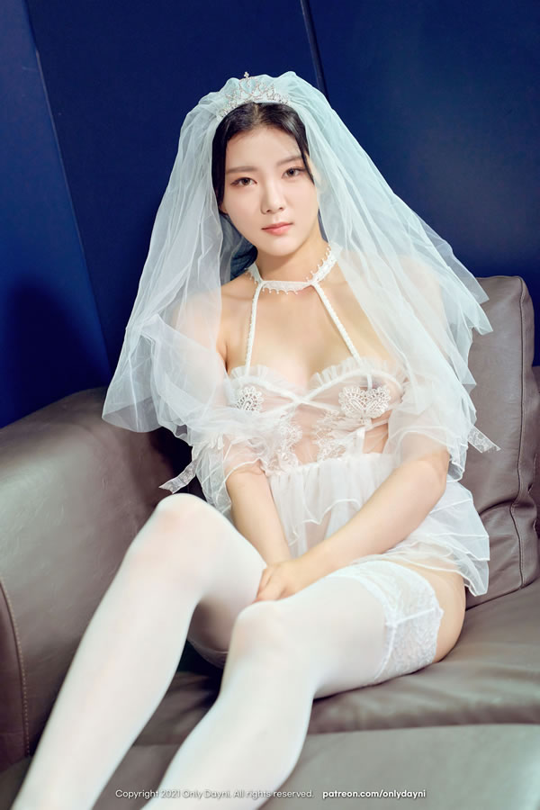 极品裸模Onlydayni私拍尺度唯美人体图集2