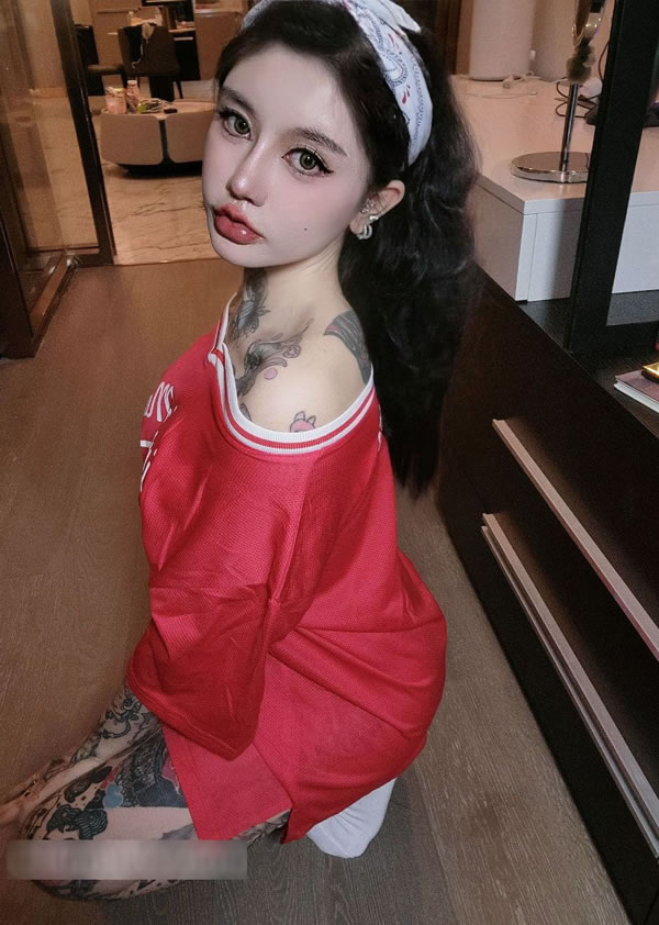 纹身少女Sexy Chloe