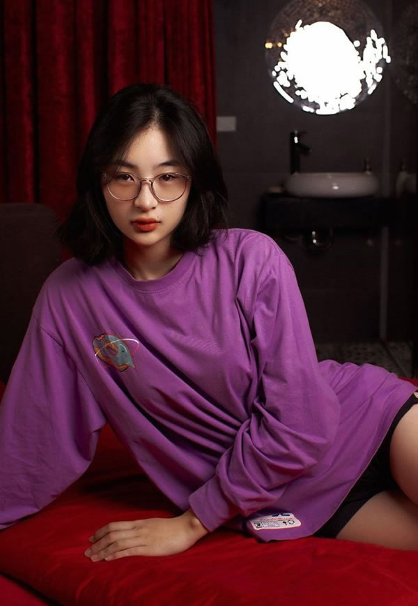 神似周冬雨的可爱女生无圣光人体合集