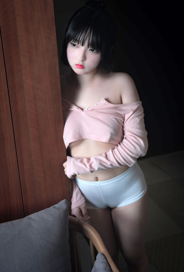 肉嘟嘟粉嫩妹子Hansom居家私拍图集2