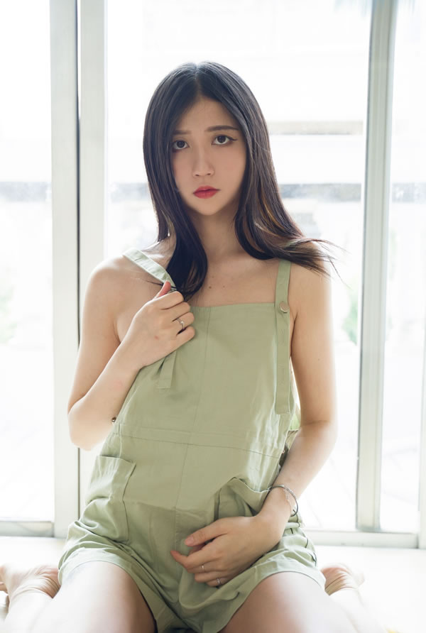 知名模特Cazi姬纪 – 窗台+少女心事