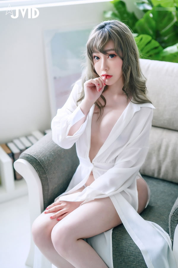 美女璃奈酱化身真人版充气娃娃听从主人的指挥