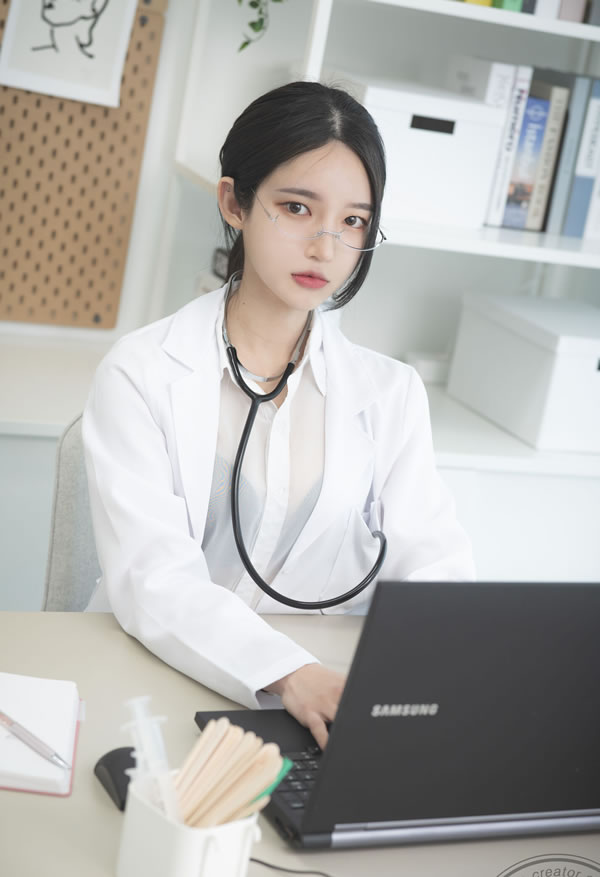 极品白衣女医师Yeha办公室会诊遇狼记