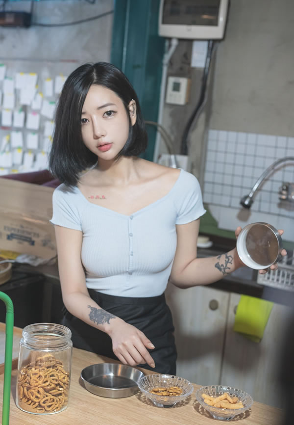 漂亮Waiter小姐姐JIA无圣光纯欲图集