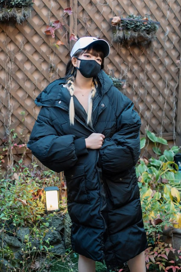 双麻花女生Aram真空羽绒服户外诱惑写真