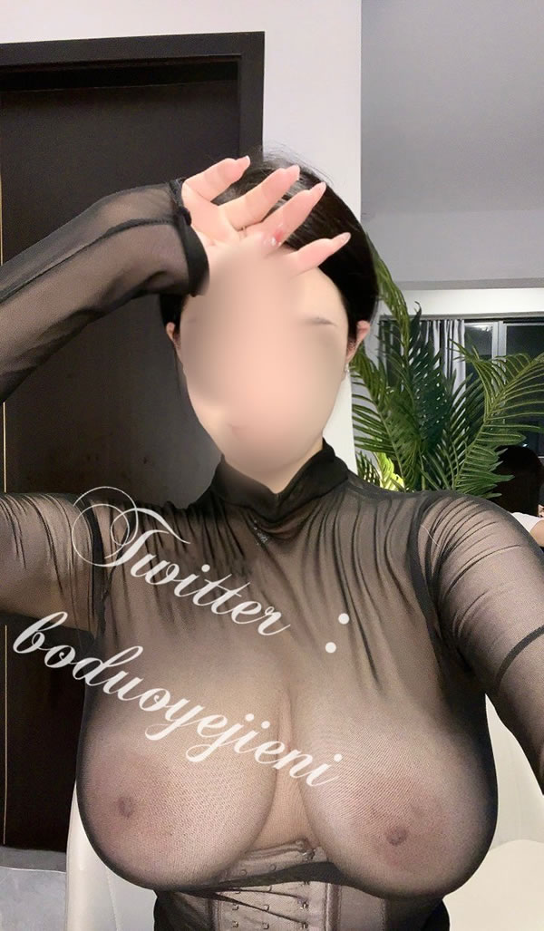 推特爆乳福利姬@妮妮子尺度私拍合集