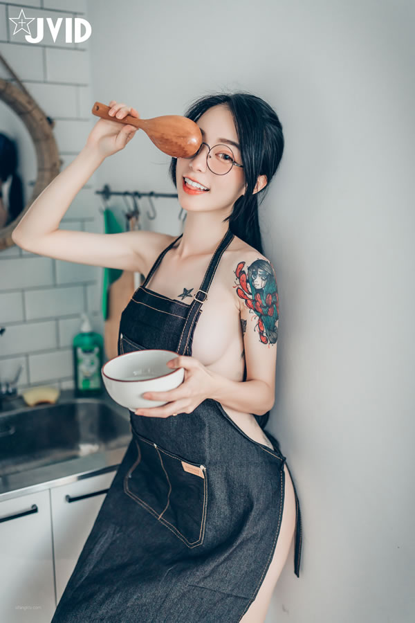 三大女神之宅女与猫咪的同居生活