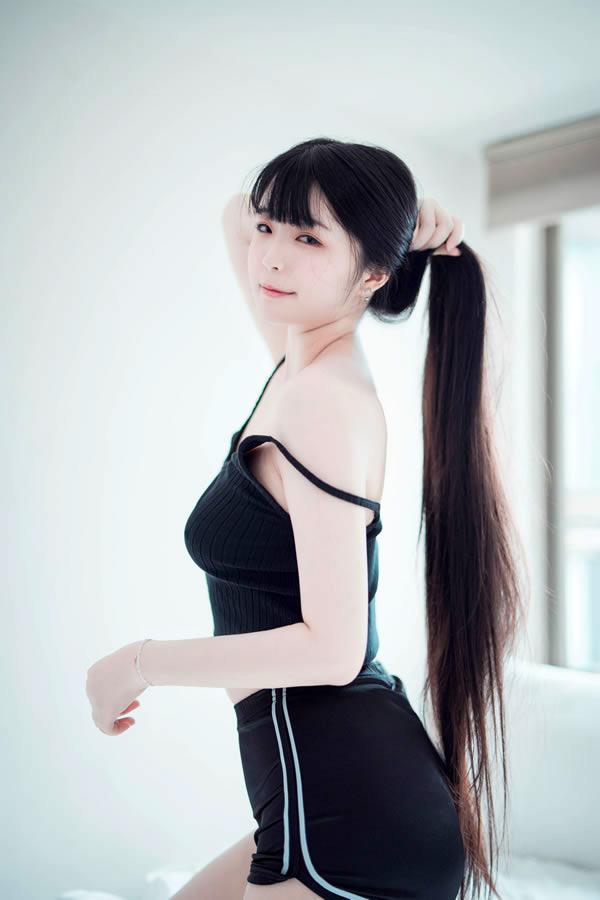 长发飘飘美女落落Raku