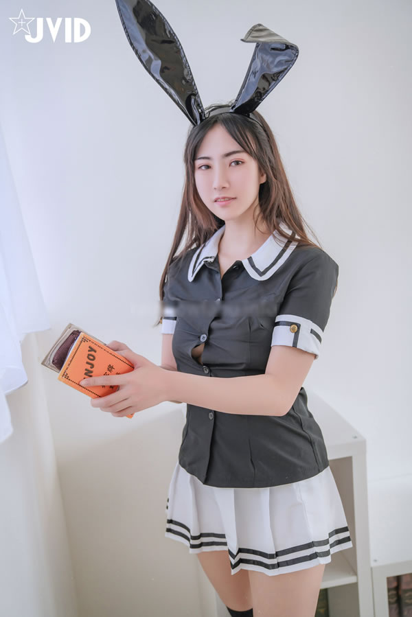 萌兔学园里的叶思敏校服JK巨乳遮不住