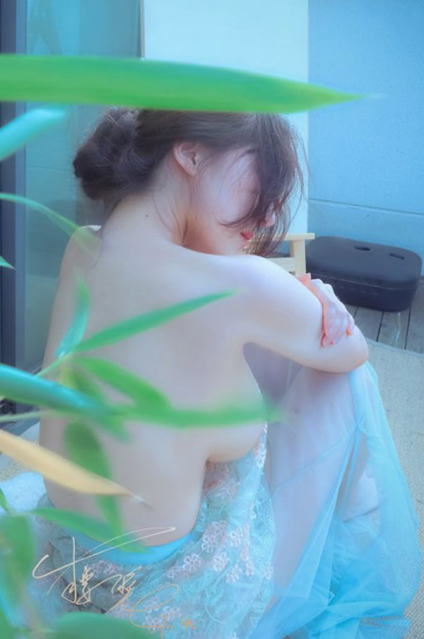 网红美女樱晚gigi薄纱遮不住的丰乳肥臀