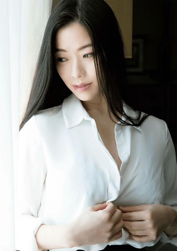 丰乳美女温泉湿身表情诱惑太销魂