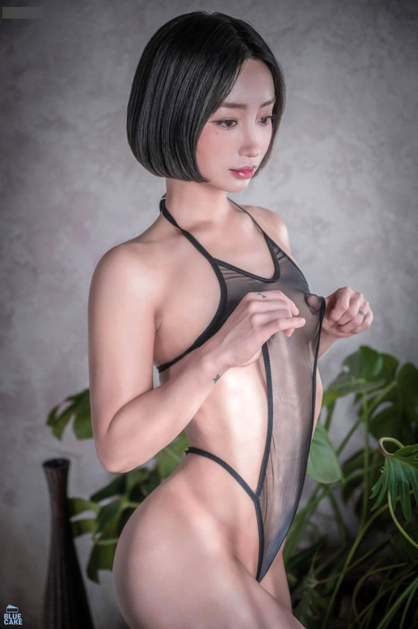 透视连体衣美女Booty Queen居家福利写真