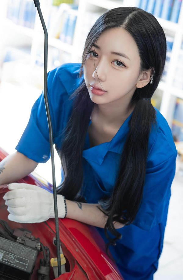 双马尾美丽维修工Jia修理车里无圣光图集