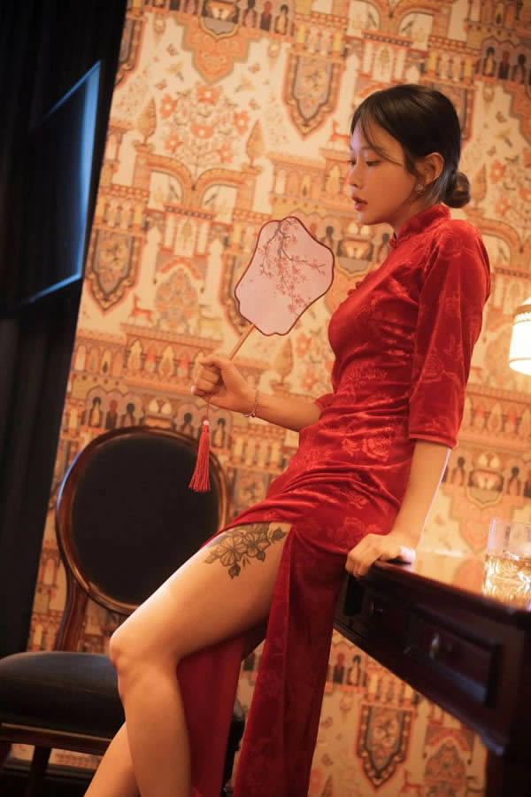 民国风旗袍美女Romi的间谍计划进行时