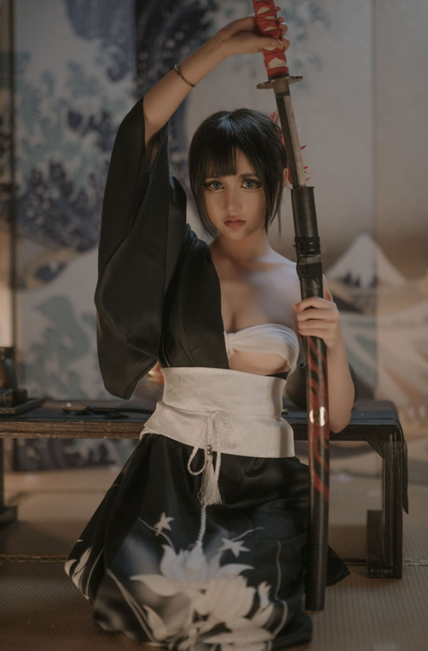 Coser姐姐您的蛋蛋武士刀抹胸布又美又飒