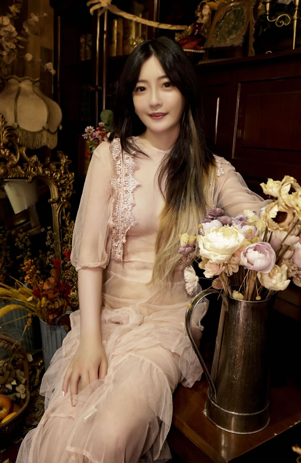 完美人妻璃奈酱透视纱裙+厨娘的诱惑