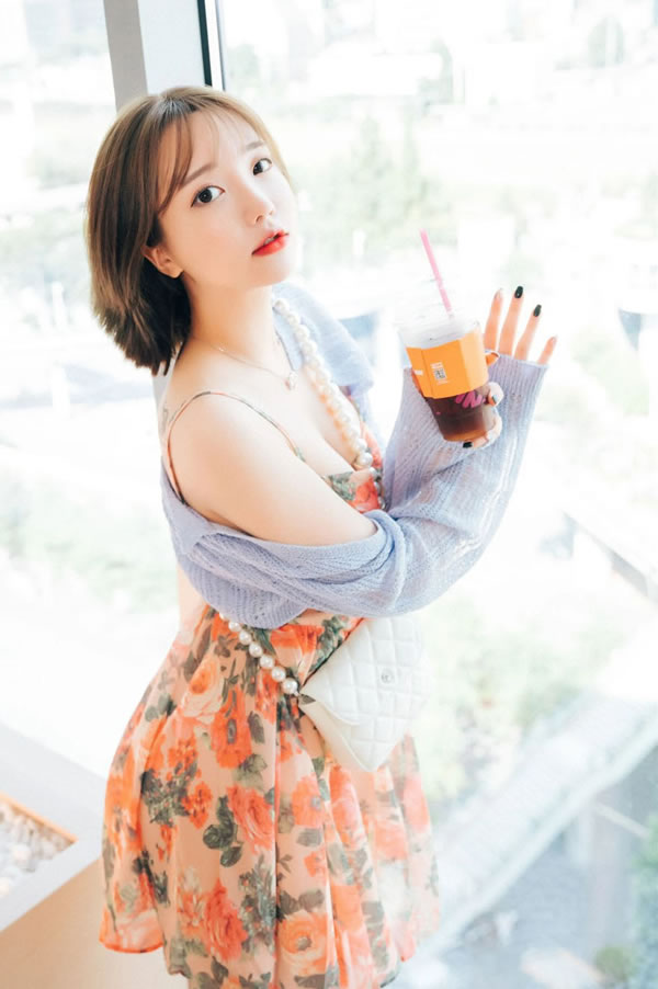 夏日炎炎可爱美女孙乐乐浴池湿身