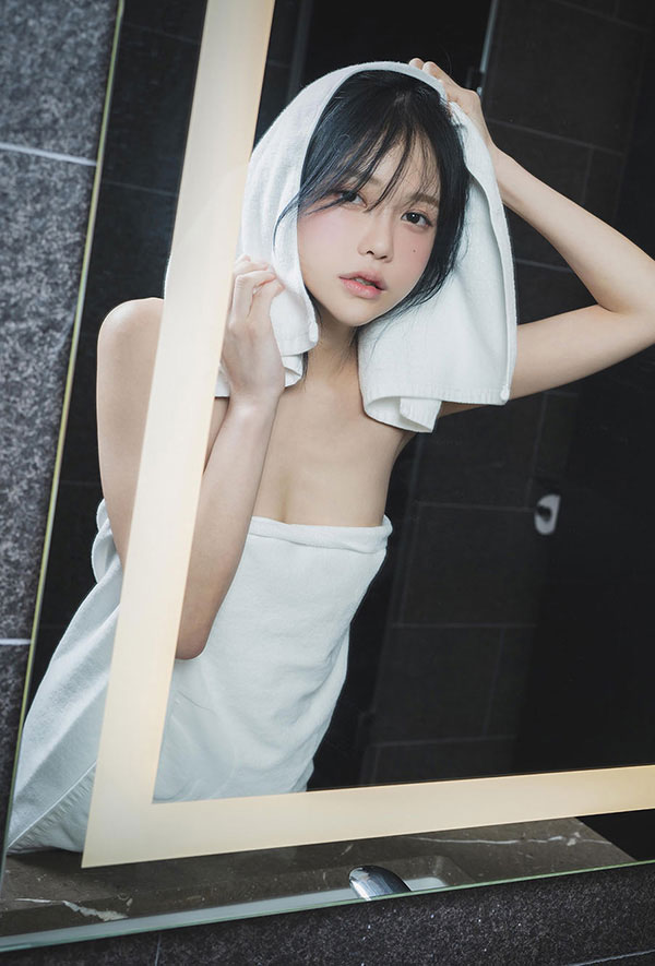 俏丽小美女Romi吊带白裙和男友洗白白福利