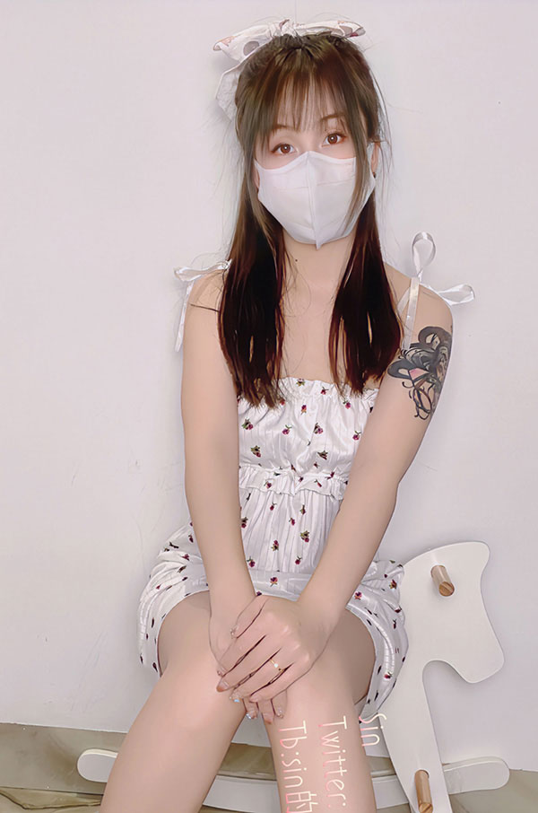 超极反差婊@开淘宝店的sin 狂野私拍视图