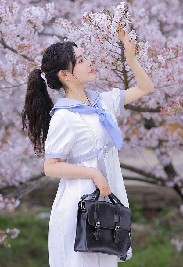 福利姬桃暖酱 放学路上无圣光唯美图集