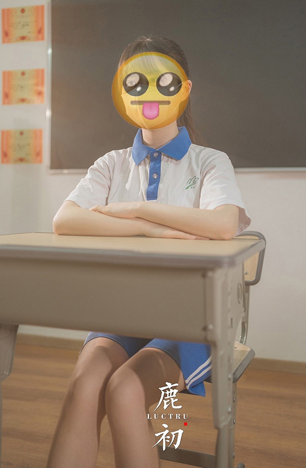 摄影师鹿初少女系列巨乳制服学妹之教室