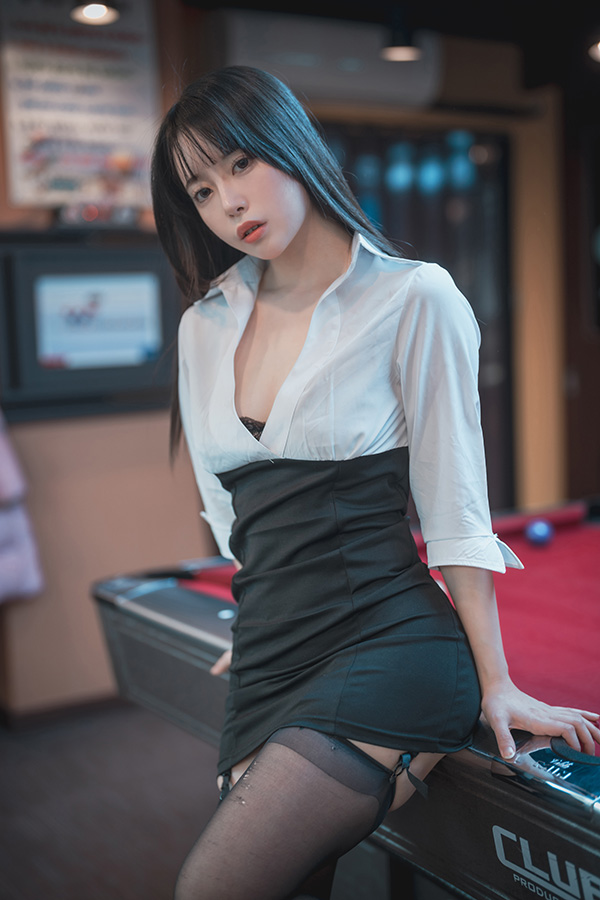 高质感美女Djawa的office look蜂腰肥臀诱惑