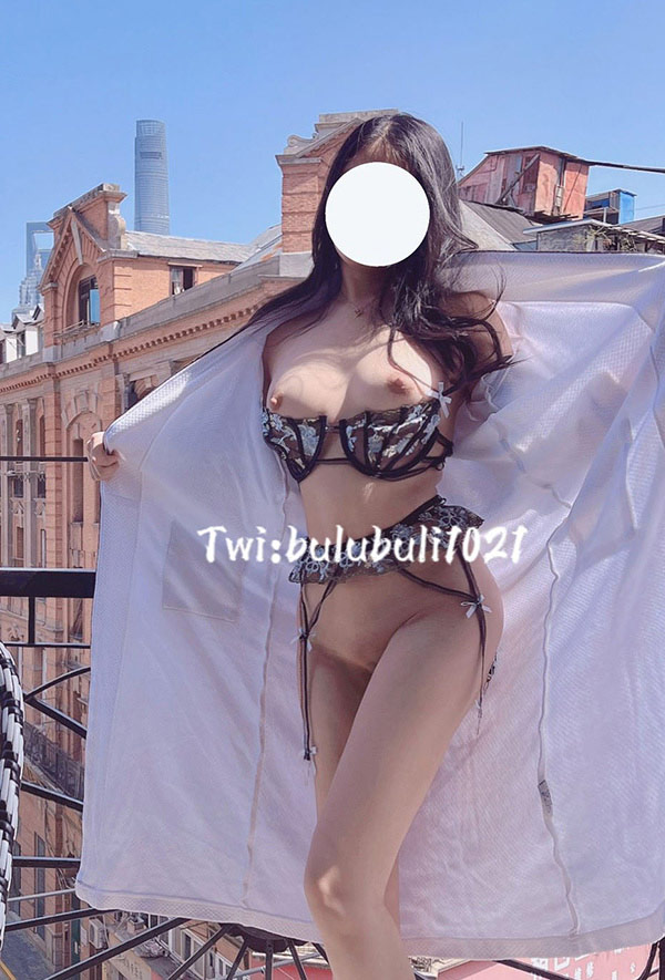 推特美女过期可乐@bulibuli1021私拍福利图2