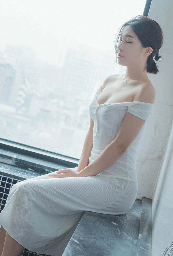 优雅熟女Dohee白色针织长裙尺度福利