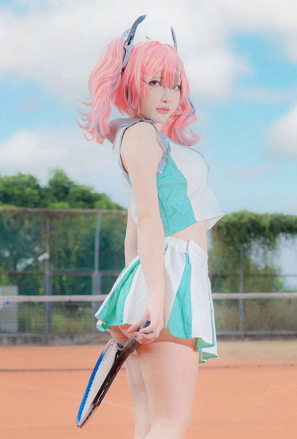 球场上的Coser女生小丁Ding爆乳福利图