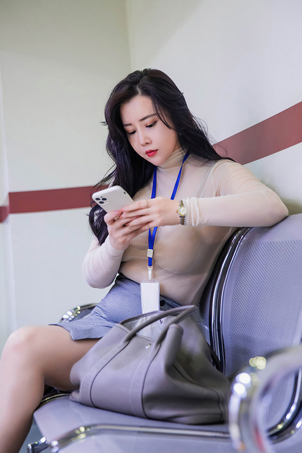 地铁上的丰满女OL王婉悠疯狂输出记