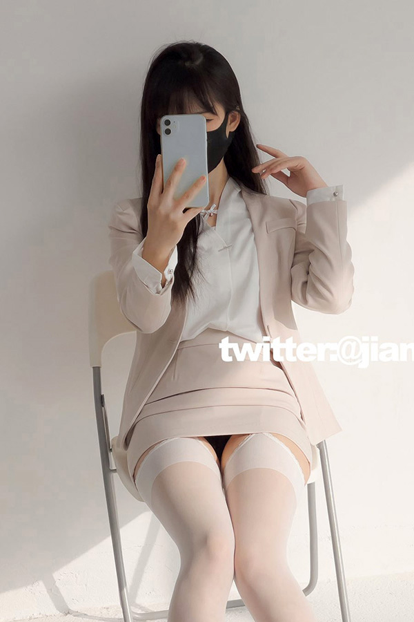 推特美女见希w@jianxisama私拍肉丝系列