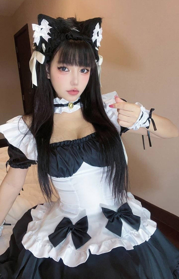 福利姬欲梦御梦子之黑白女仆+白丝罩衣