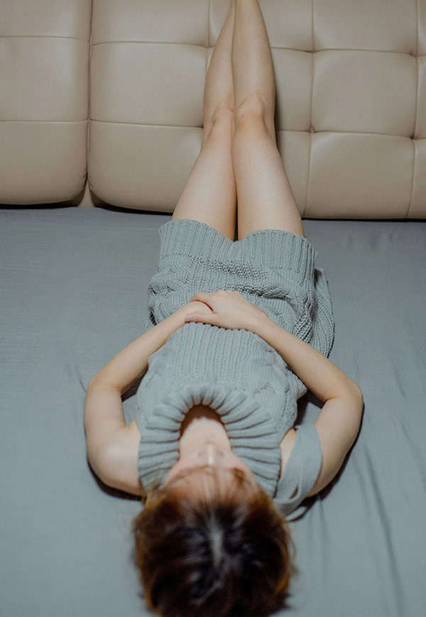 萌量守恒出品性感毛衣尺度写真