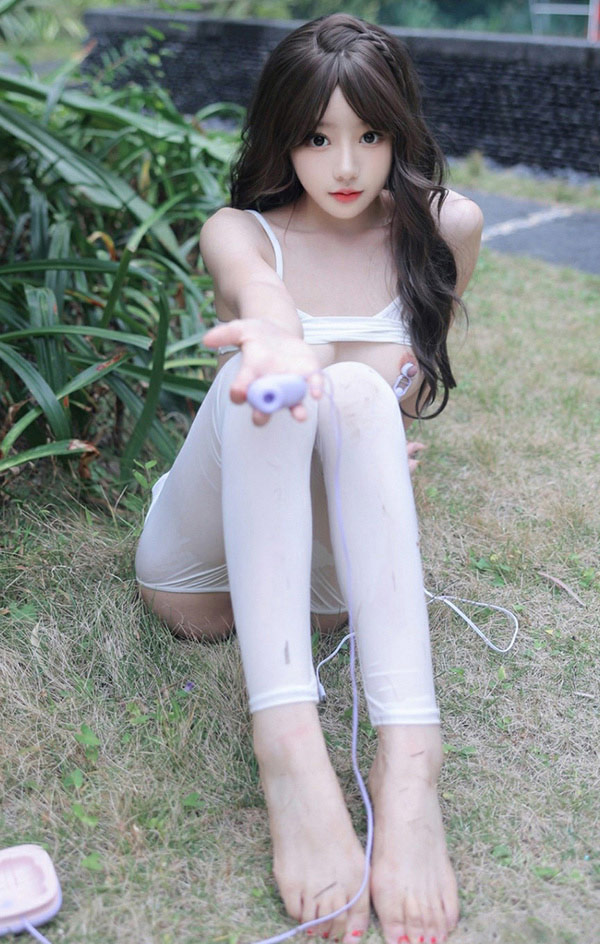 秀人女神桃妖夭户外情趣乳夹未上架无码流出2