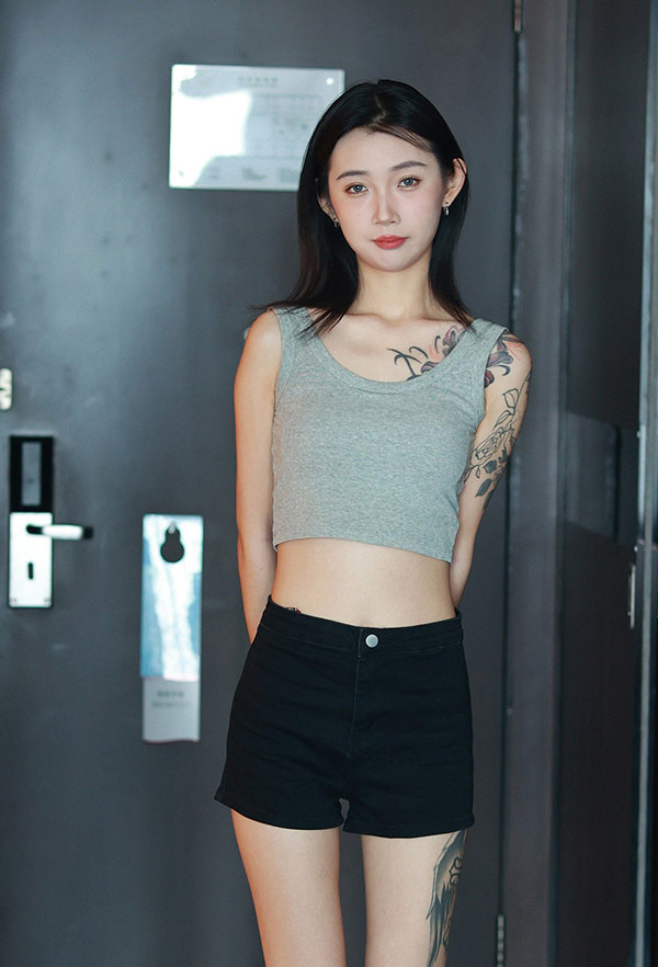 希威社小美女念念尺度私拍让人念念不忘