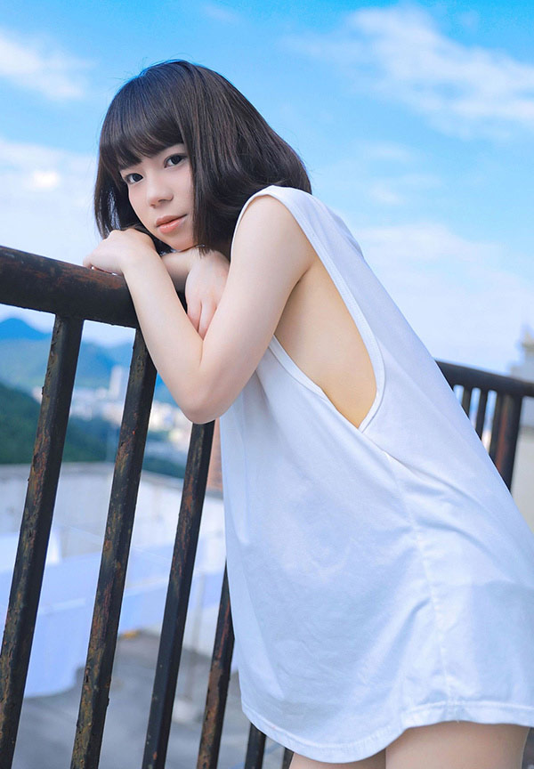 可爱美女晓晓可可爱 天台上春光无限好2