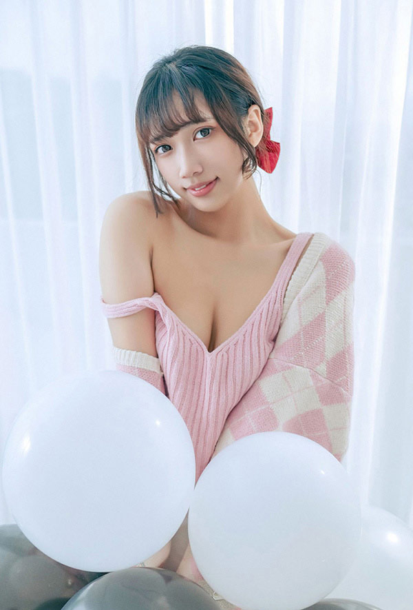 混血美女井野奈粉色针织衣无圣光人体