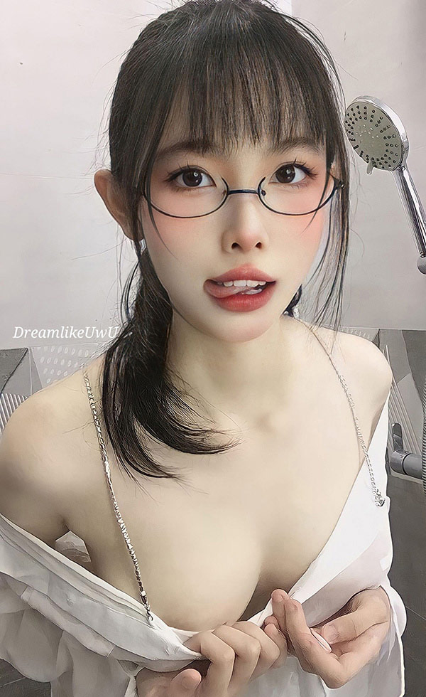 高颜值Coser美女DreamlikeUwU 之Shower