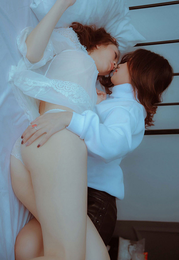 女同百合尺度私拍双双坠入情网至死方休