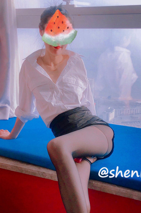 推特美女深蓝麦子私拍尺度福利视图2